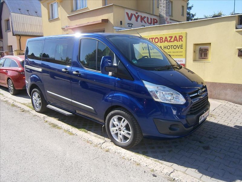Ford Tourneo Custom 2,2 TDCI EUROLINE 114 KW - fotka 1 z 27