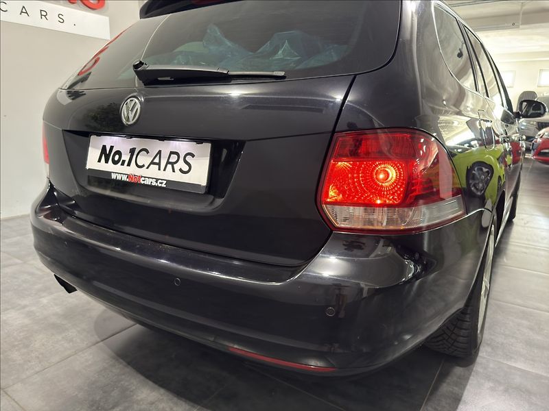 Volkswagen Golf 1,4   TSI STYLE BI-XEN NAVI - fotka 24 z 34