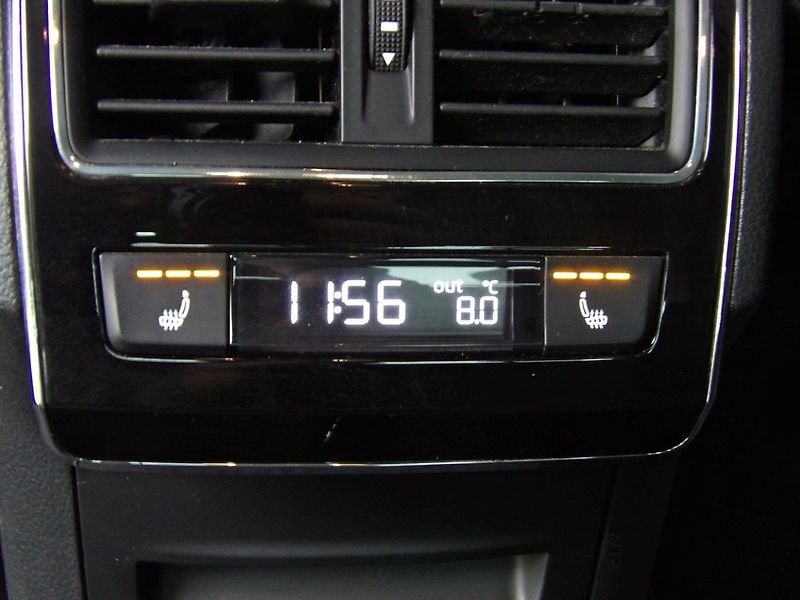 Škoda Superb 2.0TDI DSG 4x4 Style ČR DPH - fotka 25 z 32