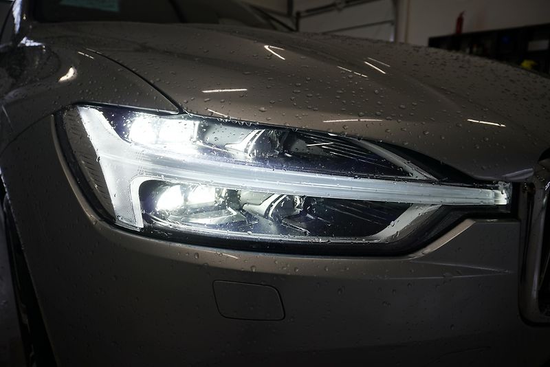 Volvo XC60 D5 AWD AUT. INSCRIPTION - fotka 12 z 40