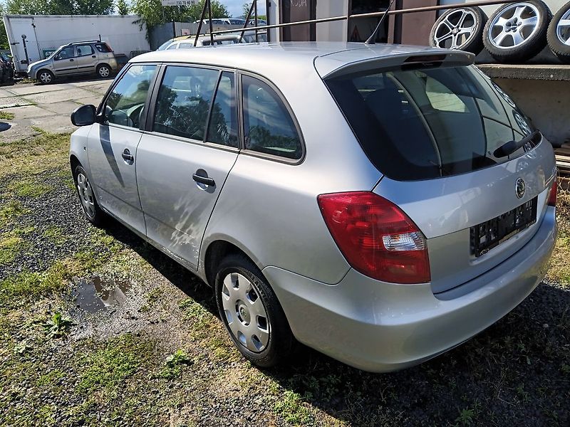 Škoda Fabia 1.4 16V Combi  Cool - fotka 3 z 26
