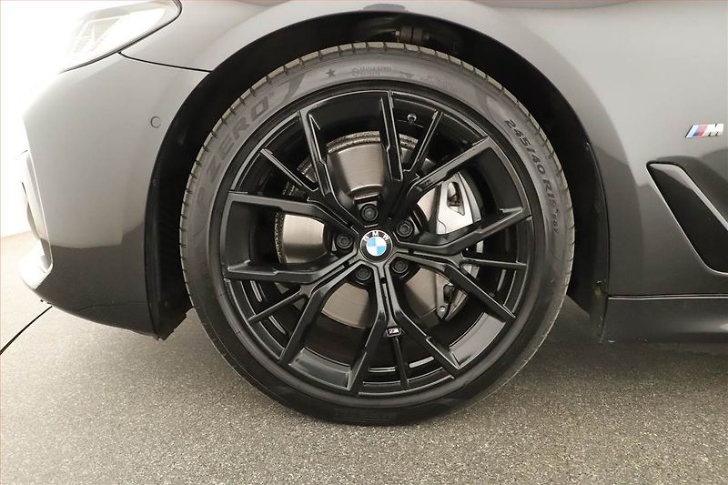 BMW Řada 5 (2023) 530d xDrive - fotka 21 z 21