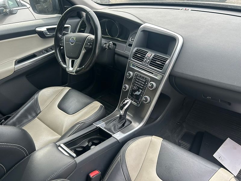 Volvo XC60 (2015) D4 AWD Summum 2016 - fotka 5 z 15