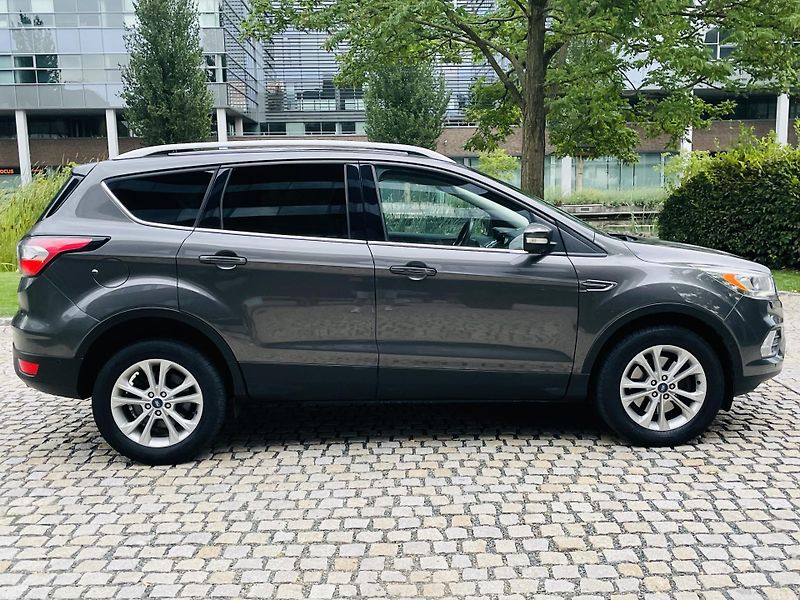 Ford Kuga 2.0TDCi MAN FACELIFT SERVISKA - fotka 11 z 45