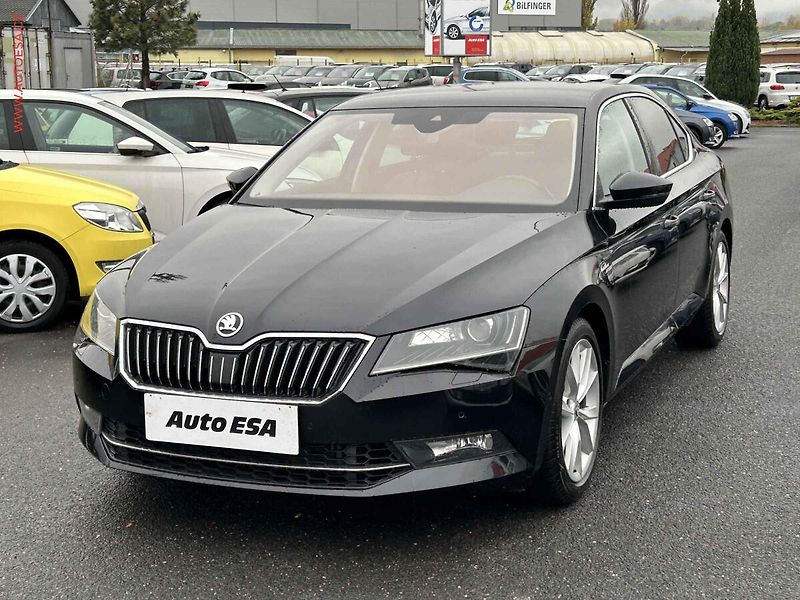 Škoda Superb (2018) 2.0 TSI 4x4, 2.maj,ČR, STK6 - fotka 3 z 17