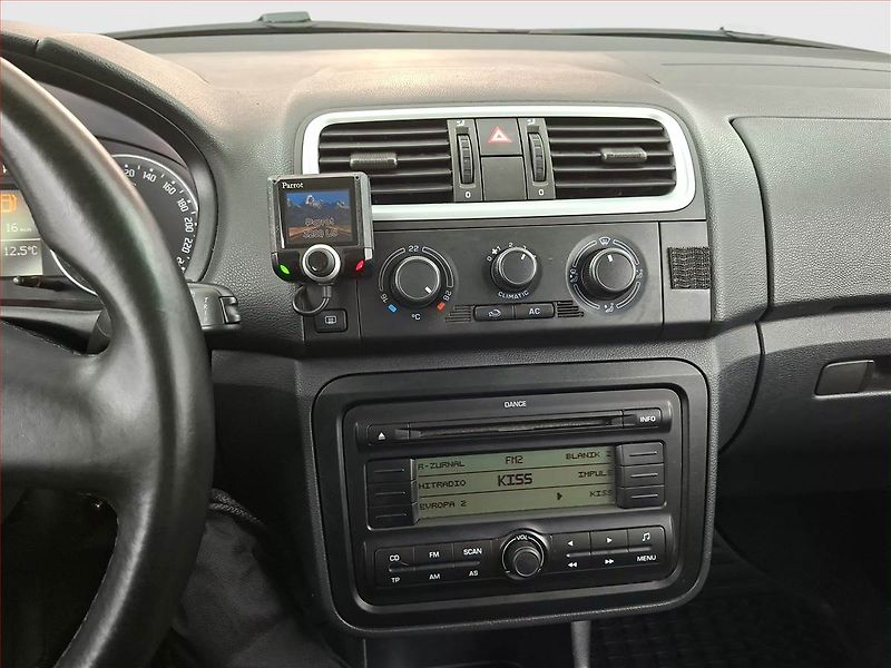 Škoda Fabia (2009) 1.6 16V, nová STK, Tažné - fotka 12 z 14
