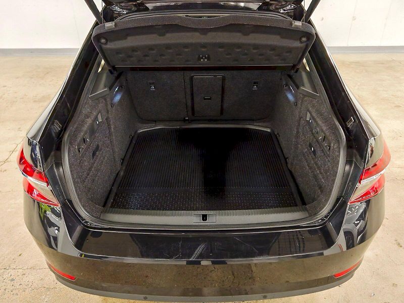 Škoda Superb (2022) 2.0 TDI 147 kW DSG 4x4 L&K - fotka 29 z 31