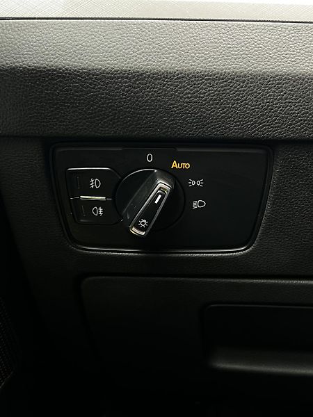 Volkswagen Passat 2.0TDI DSG 110kW Business DPH - fotka 20 z 24