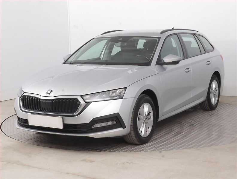 Škoda Octavia (2023) Ambition 2.0 TDI, ČR,1.maj - fotka 2 z 15