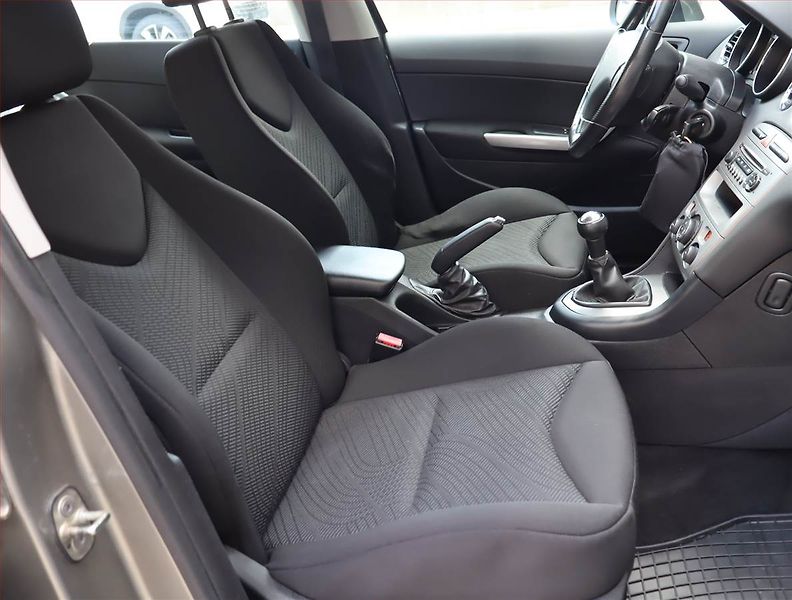 Peugeot 308 (2010) 1.6 VTi, Serv.kniha - fotka 9 z 17