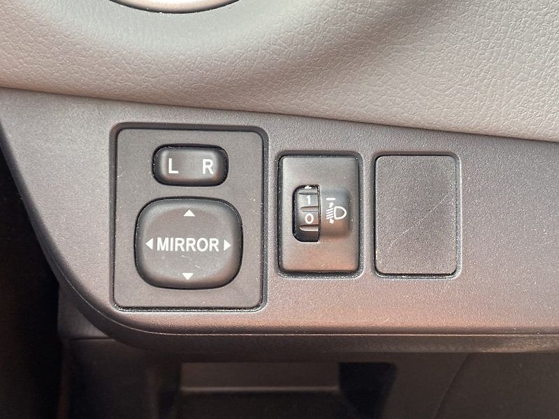 Toyota Yaris 1.33i, ČR, Trend, manual - fotka 14 z 15
