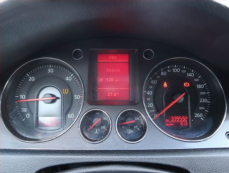 Volkswagen Passat (2006) 2.0 TDI, Eko.zaplacen, po STK - fotka 11 z 16