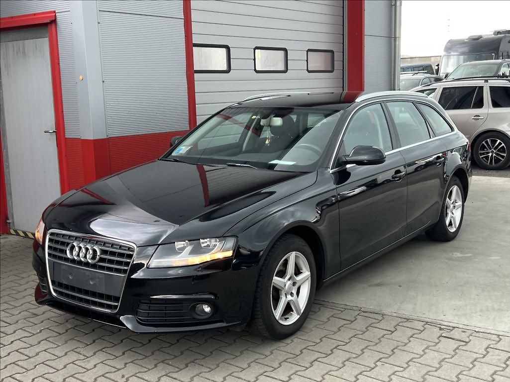Audi A4 2,0 TDi AMBITION serviska 1maj
