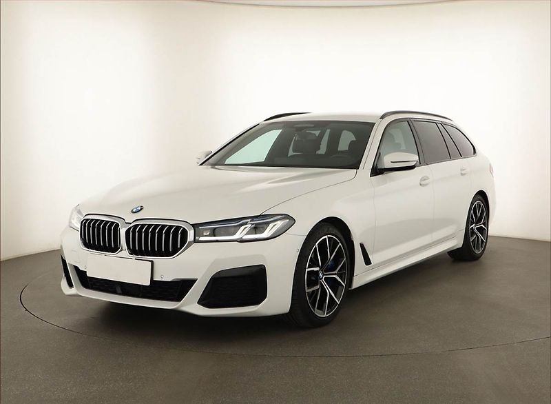 BMW Řada 5 (2021) 540i xDrive - fotka 2 z 20