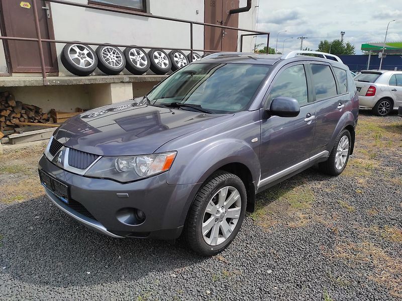 Mitsubishi Outlander 2.2 D 7místný - fotka 1 z 23