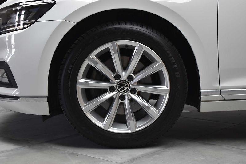 Volkswagen Passat 1.5 TSI ELEGANCE*DSG*DPH*ČR 1M - fotka 32 z 39