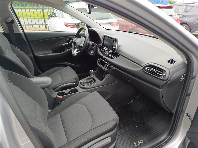 Hyundai i30 1,0 T-GDi DCT Smart - fotka 20 z 22