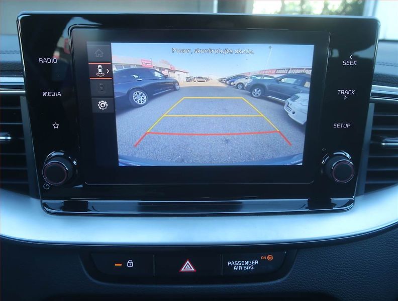 Kia Ceed (2022) Silver 1.5 T-GDI, Serv.kniha - fotka 13 z 16