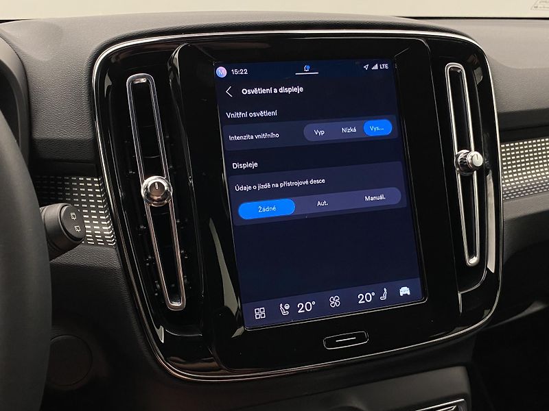 Volvo XC40 PURE ELECTRIC RECHARGE PLUS - fotka 45 z 51