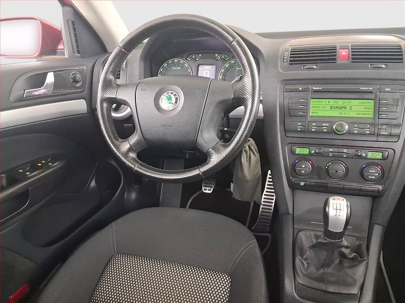 Škoda Octavia (2009) Scout 2.0 TDI, 4X4 - fotka 7 z 16