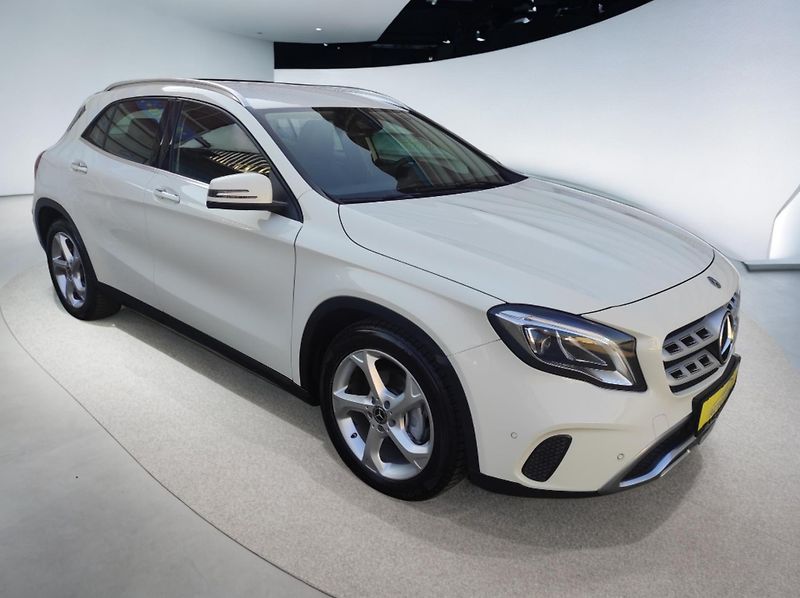 Mercedes-Benz GLA 200d 4MATIC,AT,ČR - fotka 6 z 42