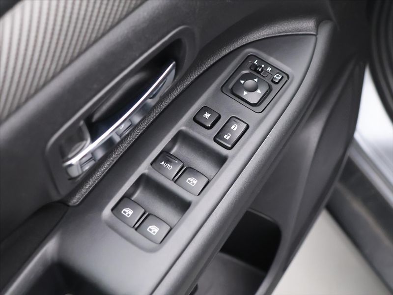 Mitsubishi Outlander 2,0 MIVEC 110kW Intense 4WD - fotka 13 z 34