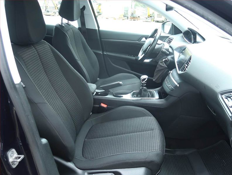 Peugeot 308 (2019) 1.2 PureTech, Serv.kniha, Navi - fotka 9 z 21