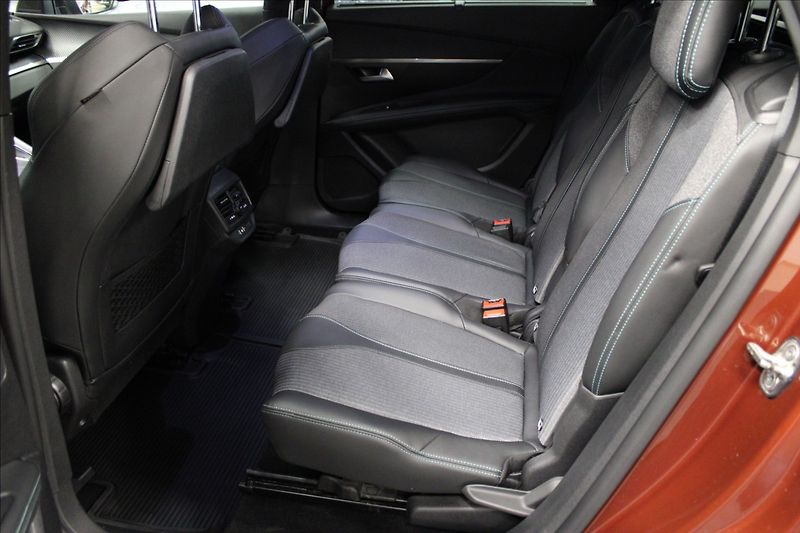Peugeot 5008 1,5 HDi 1.majitel CZ 7 míst - fotka 12 z 35