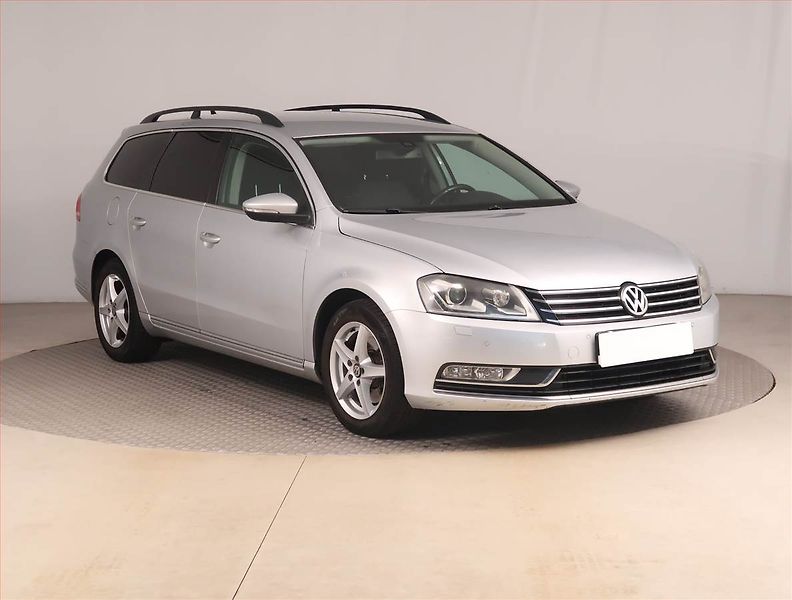 Volkswagen Passat (2013) 2.0 TDI, Automat, Navi, Xenony - fotka 1 z 17