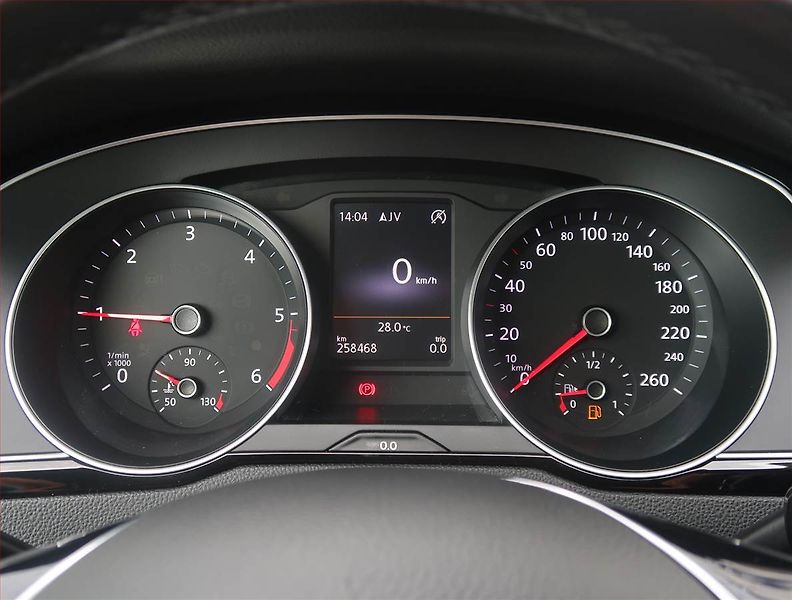 Volkswagen Passat (2015) Highline 2.0 TDI, Serv.kniha - fotka 11 z 19