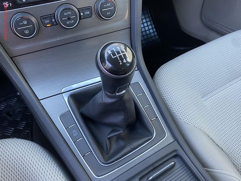 Volkswagen Golf (2013) 1.2TSi, ČR, servis.kniha, LED - fotka 16 z 16