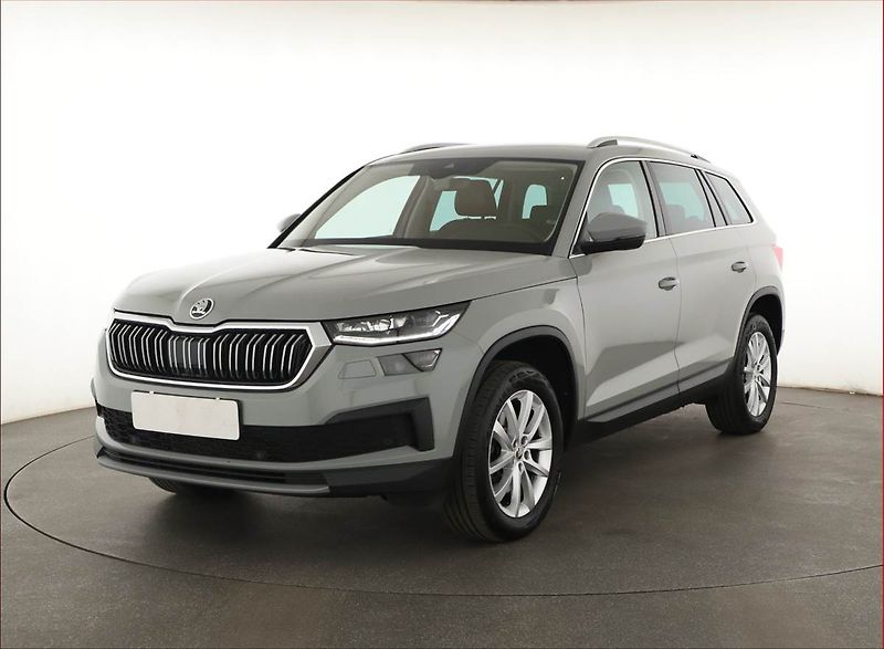 Škoda Kodiaq (2023) Style 2.0 TSI - fotka 2 z 20