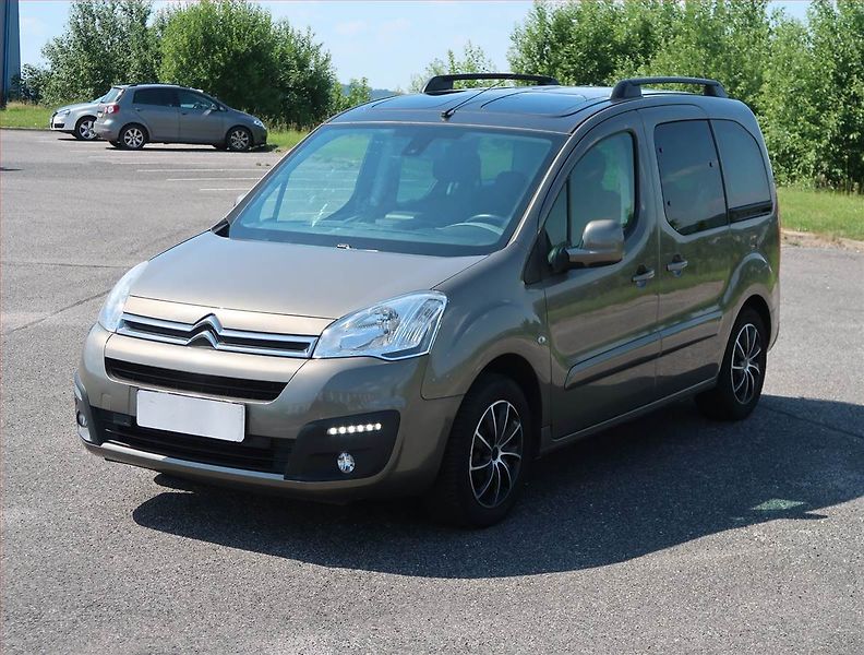 Citroën Berlingo (2016) Shine 1.2 PureTech, 5Míst - fotka 2 z 13