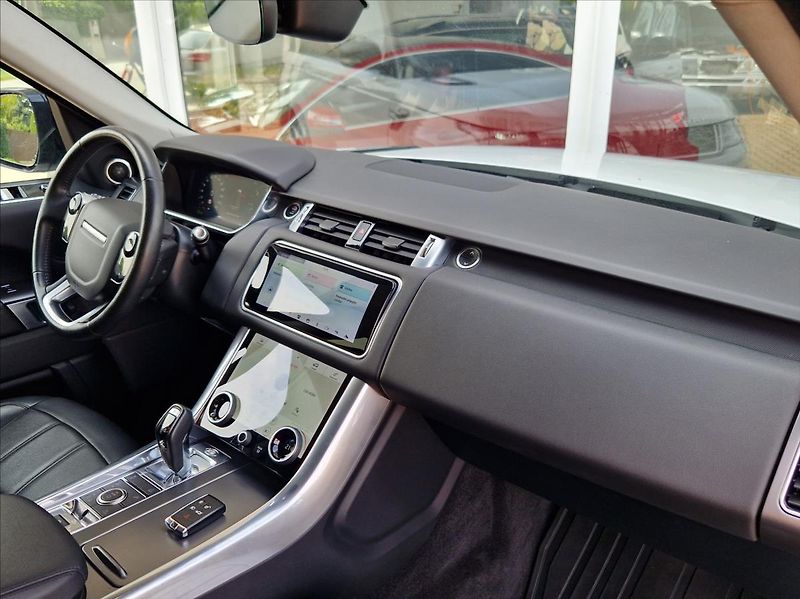 Land Rover Range Rover 3,0 TDV6 HSE PO VELK. SERVISU - fotka 21 z 48