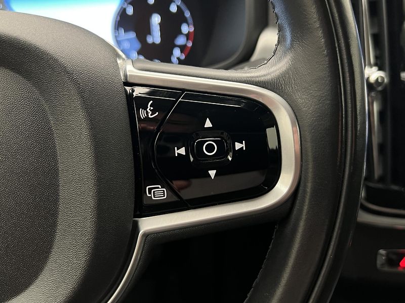 Volvo S90 D4 AWD MOMENTUM AUT - fotka 24 z 44
