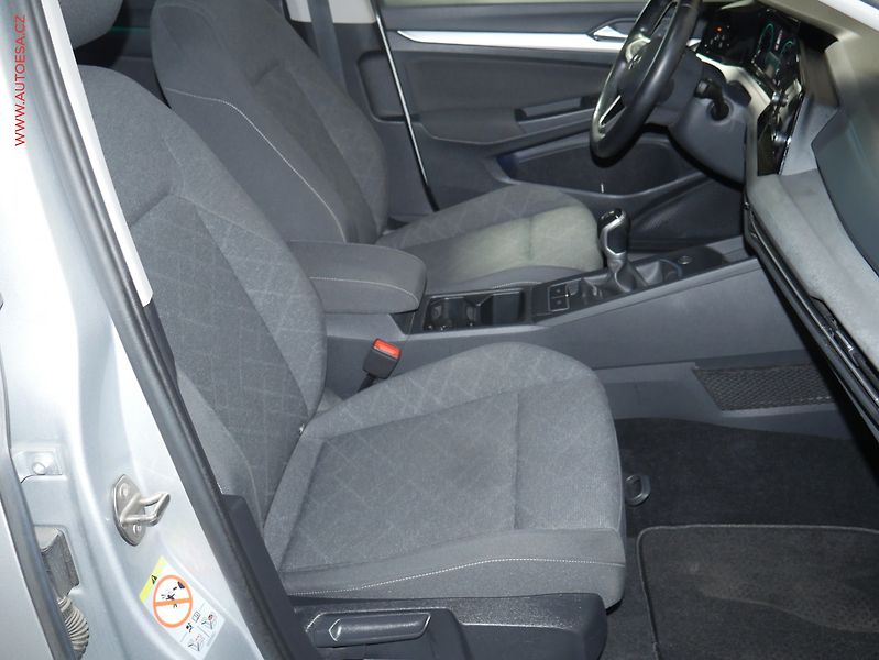 Volkswagen Golf (2021) 1.5 TSi, 2.maj,ČR, LED, park - fotka 12 z 20