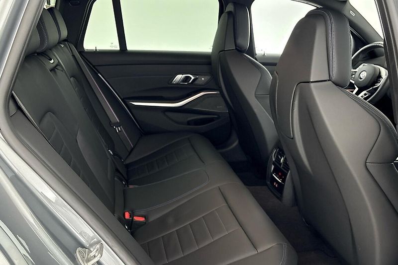 BMW Řada 3 řady 3 | 330d xDrive - fotka 12 z 27