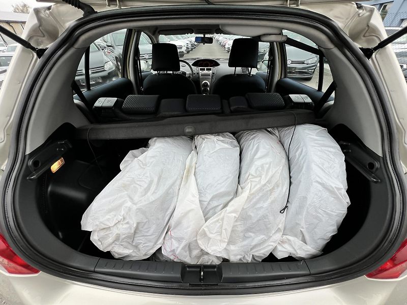 Toyota Yaris 1.3VVT-i 74kw KLIMA PŮVOD ČR  - fotka 23 z 38