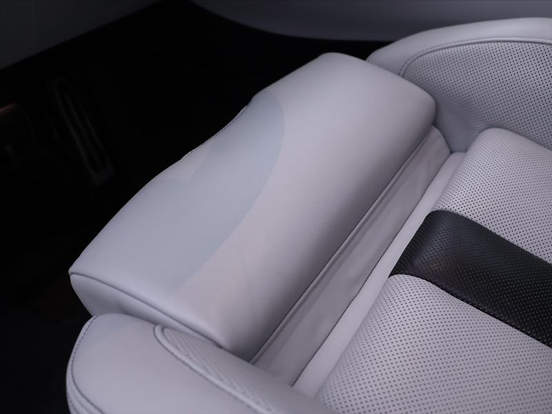 BMW M5 4,4 V8 441kW xDrive Individual - fotka 37 z 46