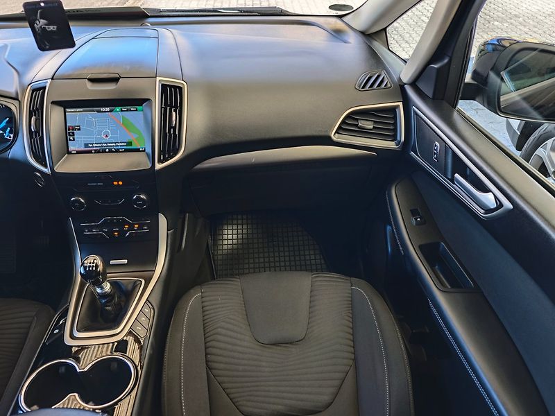 Ford S-MAX (2015) 2.0 TDCI 110kW NAVI 7 míst - fotka 19 z 42