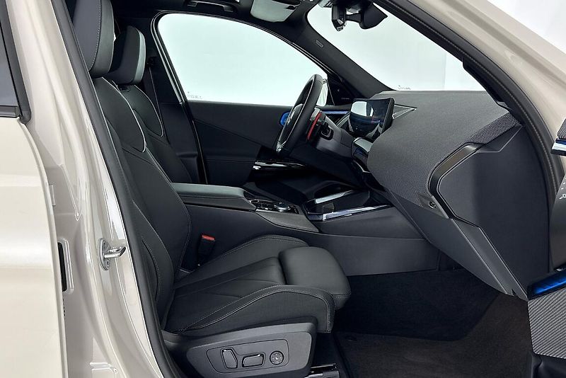 BMW X3 M50 xDrive - fotka 13 z 26