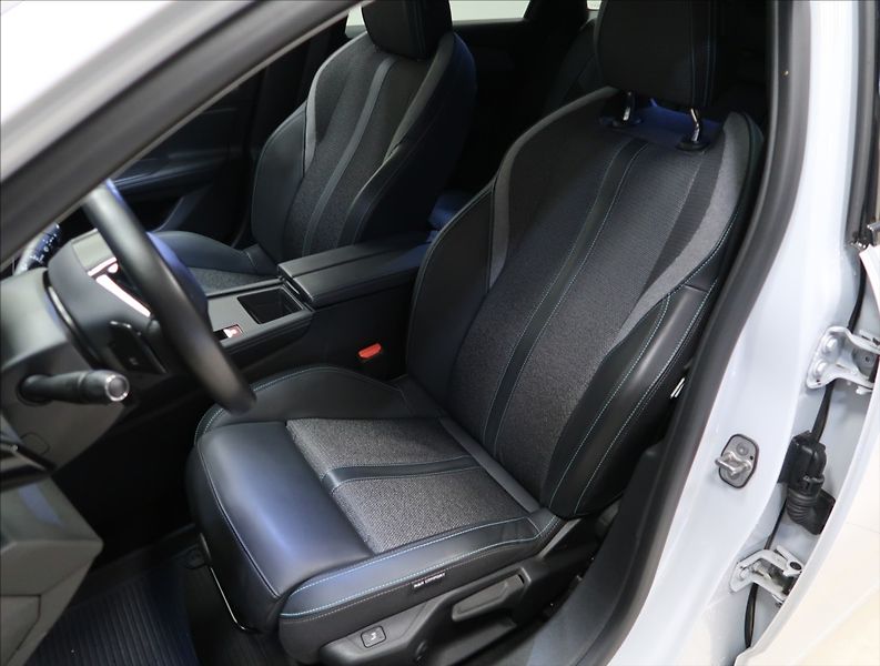 Peugeot 308 1,2 PT AT ALLURE NAVI KAMERA - fotka 29 z 37