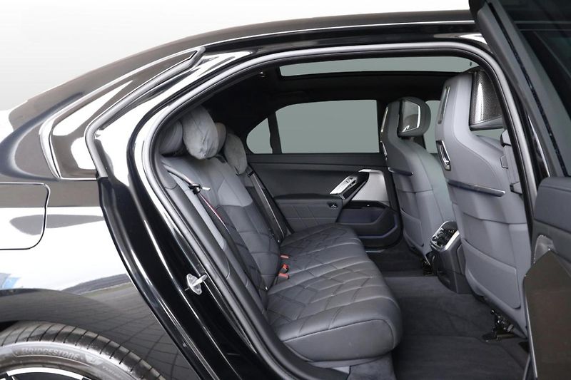 BMW Řada 7 740d xDrive Sedan - fotka 6 z 37