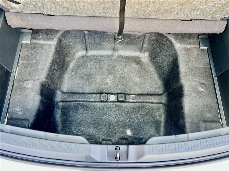 Toyota Verso 1,6 D-4D KLIMA - fotka 15 z 36