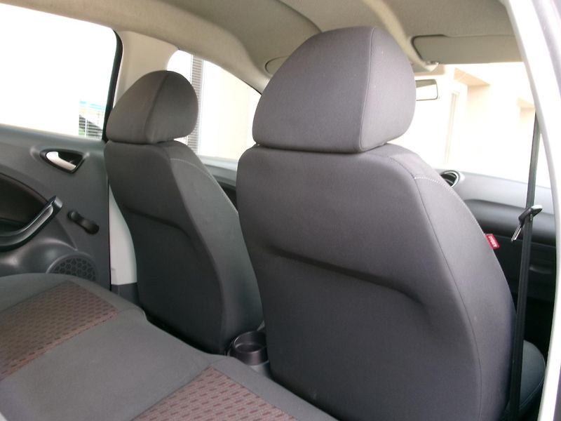 Seat Ibiza (2009) 1,4 16V KLIMA - fotka 15 z 27