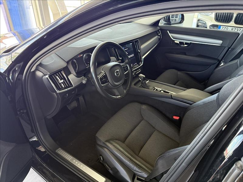 Volvo V90 2,0   140kW,D4,AWD,SERVISKA, - fotka 7 z 34