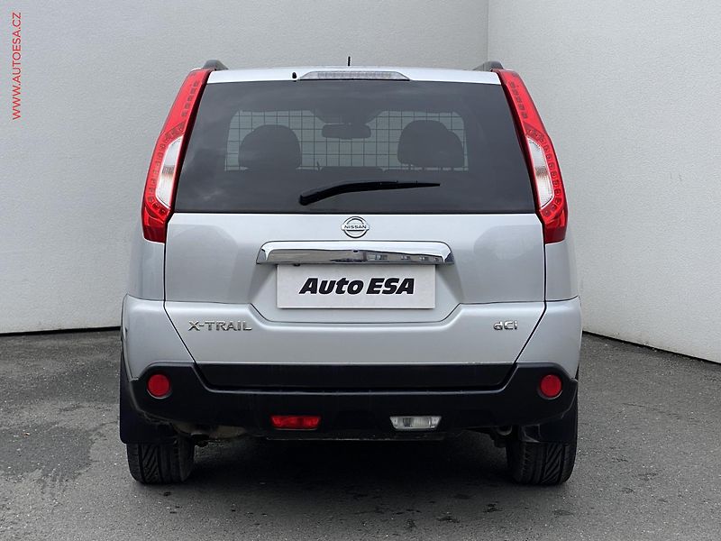 Nissan X-Trail (2011) 2.0 dCi 4x4, AT, xenon - fotka 5 z 17