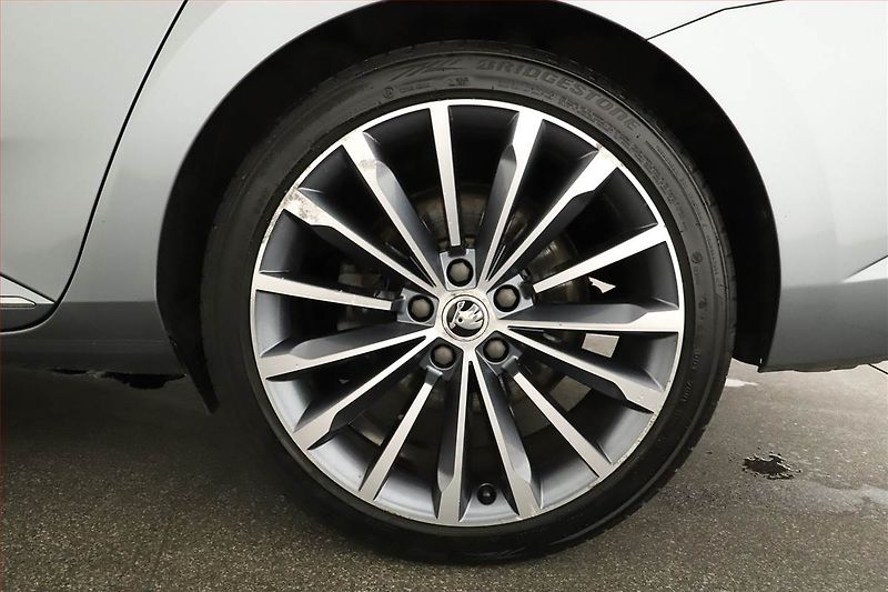 Škoda Superb (2019) Laurin&Klement 2.0 TSI - fotka 19 z 19