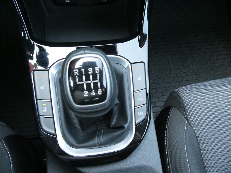 Hyundai i30 1,5 DPI 71kW Family,ČR,záruka - fotka 33 z 46