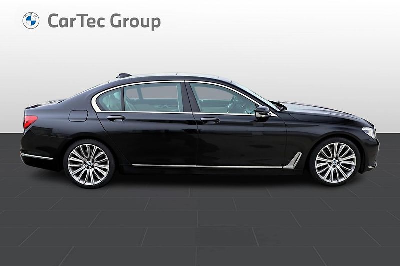 BMW Řada 7 750Li xDrive - fotka 6 z 17